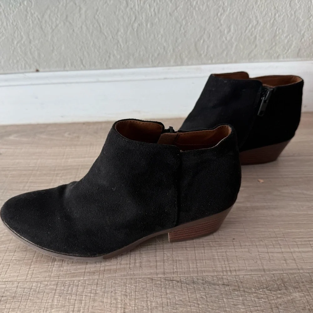 Soda Black Suede Low Heel Ankle Booties Size 6